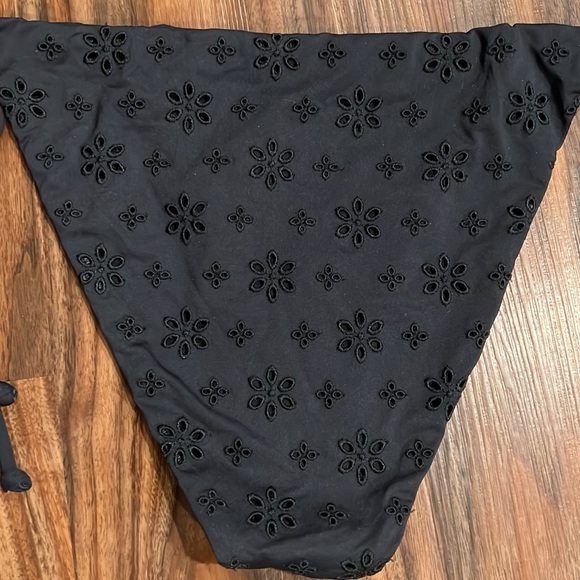 L*Space Eyelet Lace Lennox Bottom Classic - Picture 8 of 12